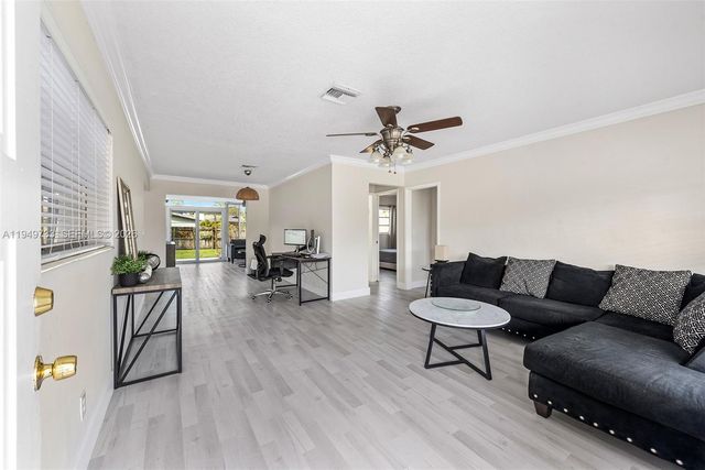 81 NE 47th St, Oakland Park, FL 33334