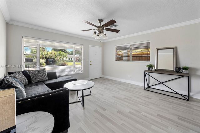 81 NE 47th St, Oakland Park, FL 33334