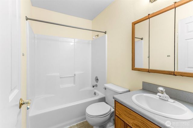 218 Saint Helens Way, Winlock, WA 98596