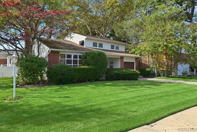 786 Bethlynn Court, East Meadow, NY 11554