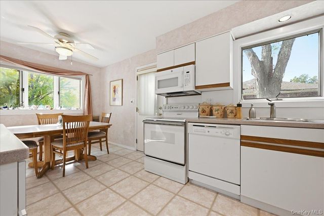 786 Bethlynn Court, East Meadow, NY 11554