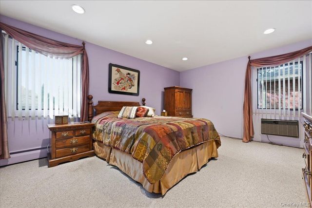 786 Bethlynn Court, East Meadow, NY 11554