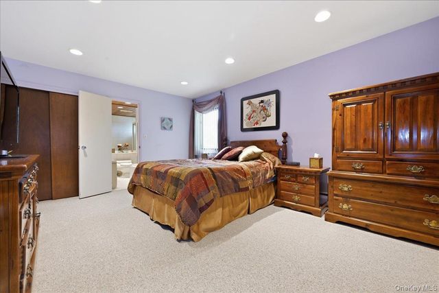 786 Bethlynn Court, East Meadow, NY 11554