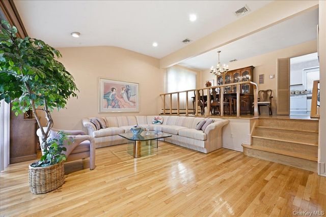 786 Bethlynn Court, East Meadow, NY 11554