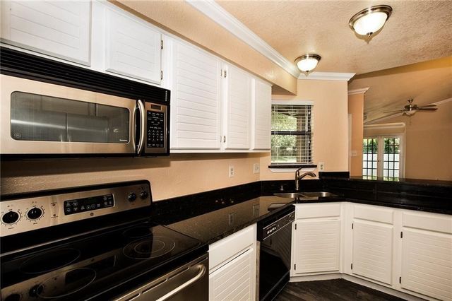 6810 Ports O Call Drive, Rowlett, TX 75088