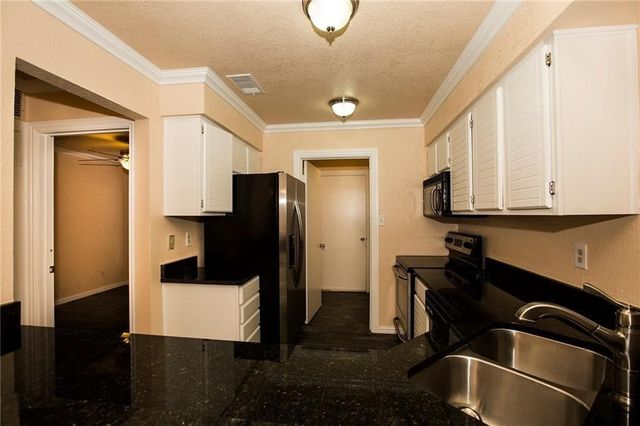 6810 Ports O Call Drive, Rowlett, TX 75088
