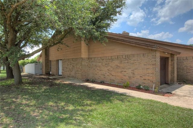6810 Ports O Call Drive, Rowlett, TX 75088
