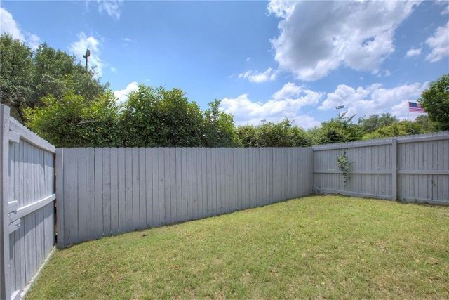 6810 Ports O Call Drive, Rowlett, TX 75088