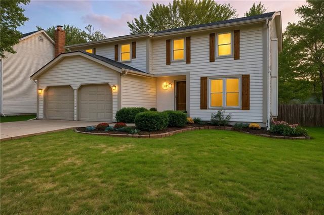 1134 E Sleepy Hollow Drive, Olathe, KS 66062