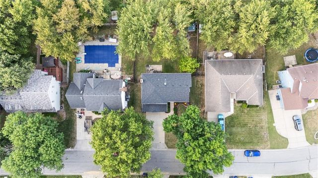 1134 E Sleepy Hollow Drive, Olathe, KS 66062