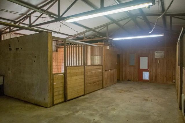 13630 N County Line Road, Ponder, TX 76259