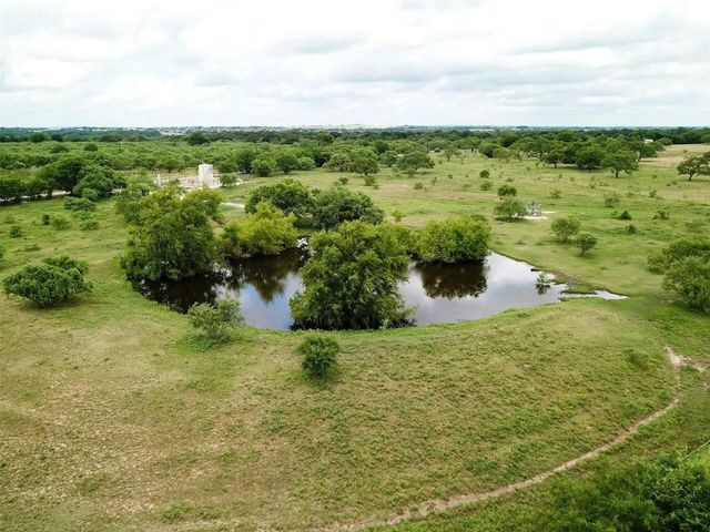 13630 N County Line Road, Ponder, TX 76259