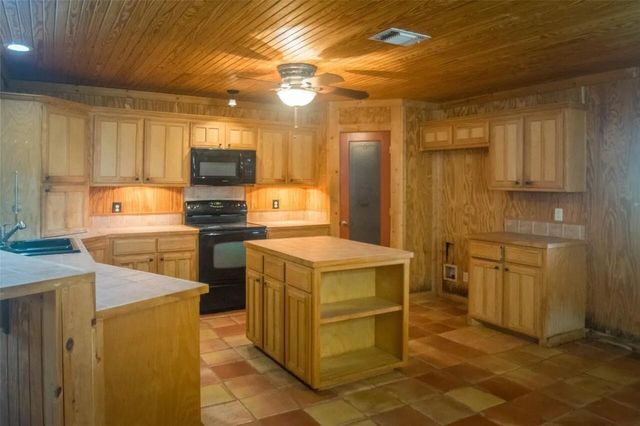 13630 N County Line Road, Ponder, TX 76259