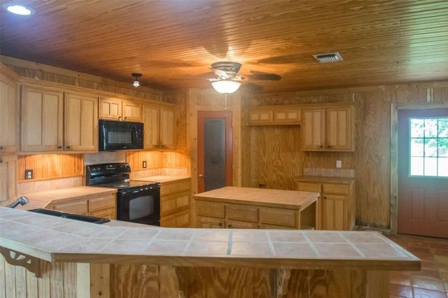 13630 N County Line Road, Ponder, TX 76259