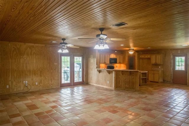 13630 N County Line Road, Ponder, TX 76259