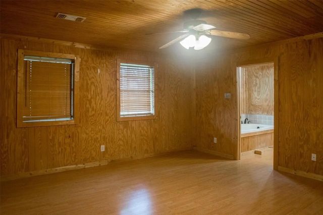 13630 N County Line Road, Ponder, TX 76259