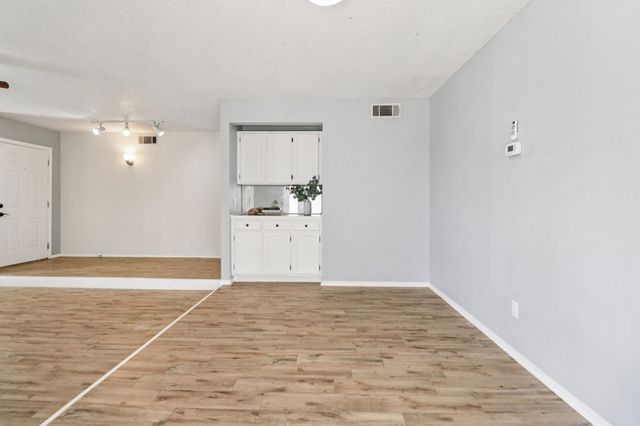 3216 Red Oak Lane, Bedford, TX 76021