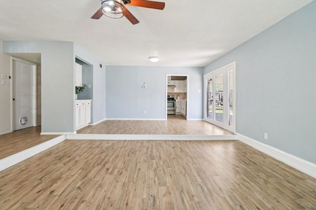 3216 Red Oak Lane, Bedford, TX 76021