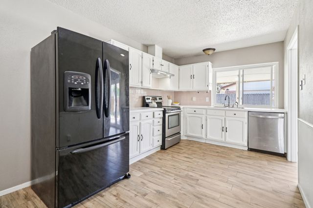 3216 Red Oak Lane, Bedford, TX 76021