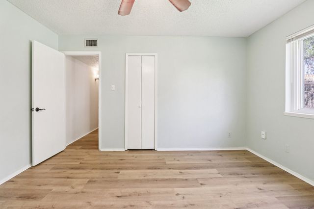 3216 Red Oak Lane, Bedford, TX 76021