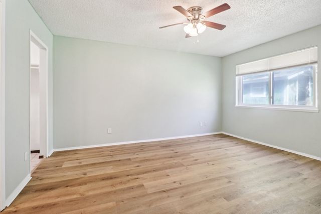 3216 Red Oak Lane, Bedford, TX 76021