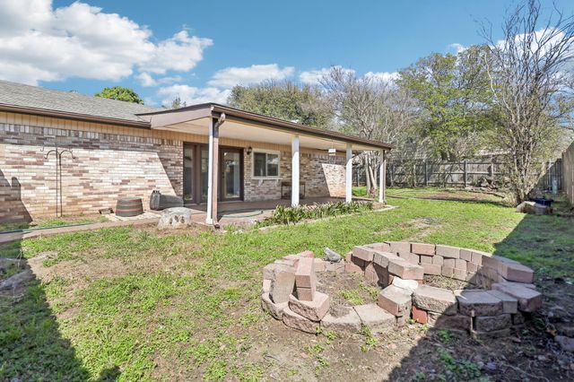 3216 Red Oak Lane, Bedford, TX 76021