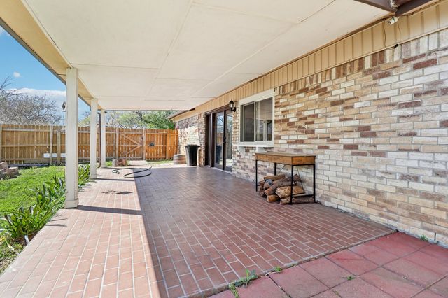 3216 Red Oak Lane, Bedford, TX 76021