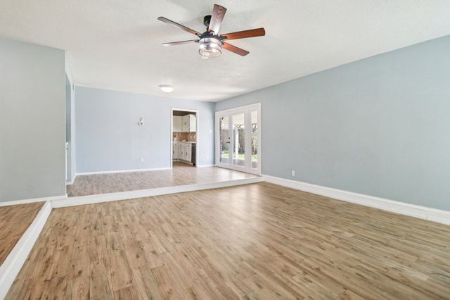 3216 Red Oak Lane, Bedford, TX 76021