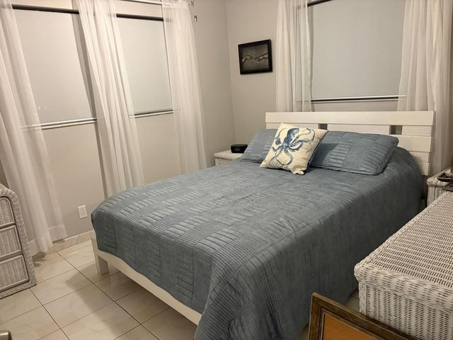 450 Paradise Isle Boulevard 201, Hallandale Beach, FL 33009