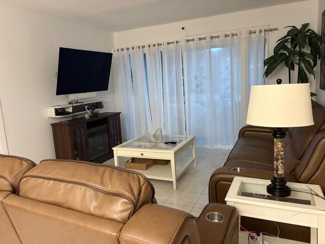 450 Paradise Isle Boulevard 201, Hallandale Beach, FL 33009