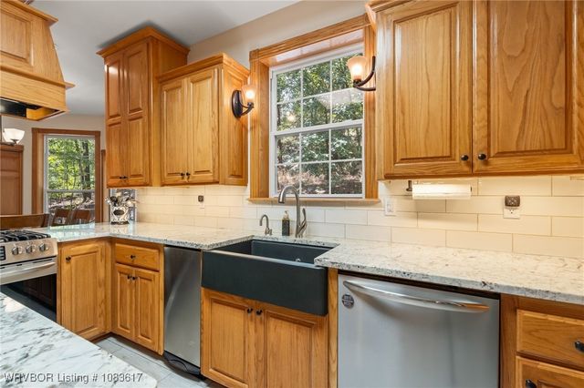 904 River Overlook Loop, Van Buren, AR 72956