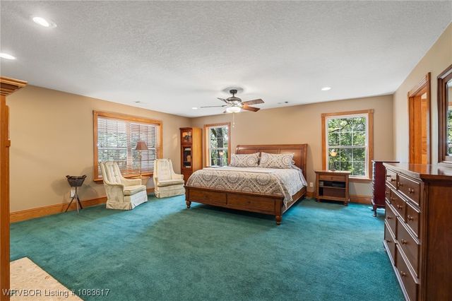 904 River Overlook Loop, Van Buren, AR 72956