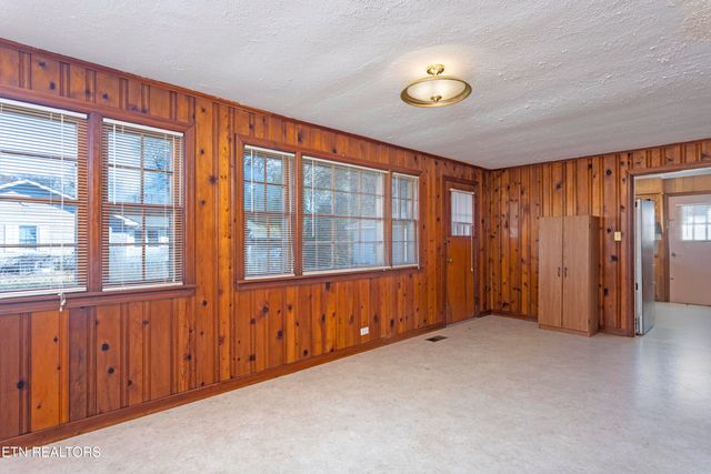 442 W Rhea Ave, Spring City, TN 37381