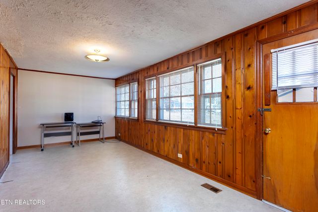 442 W Rhea Ave, Spring City, TN 37381