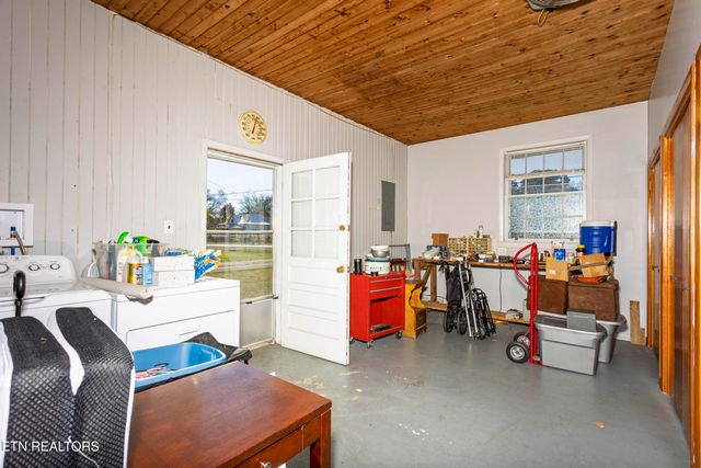 442 W Rhea Ave, Spring City, TN 37381