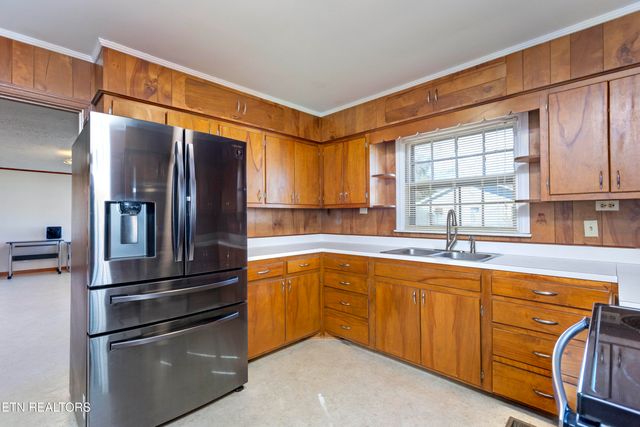 442 W Rhea Ave, Spring City, TN 37381