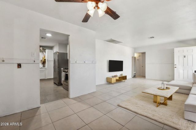 1761 E Sunland Avenue, Phoenix, AZ 85040