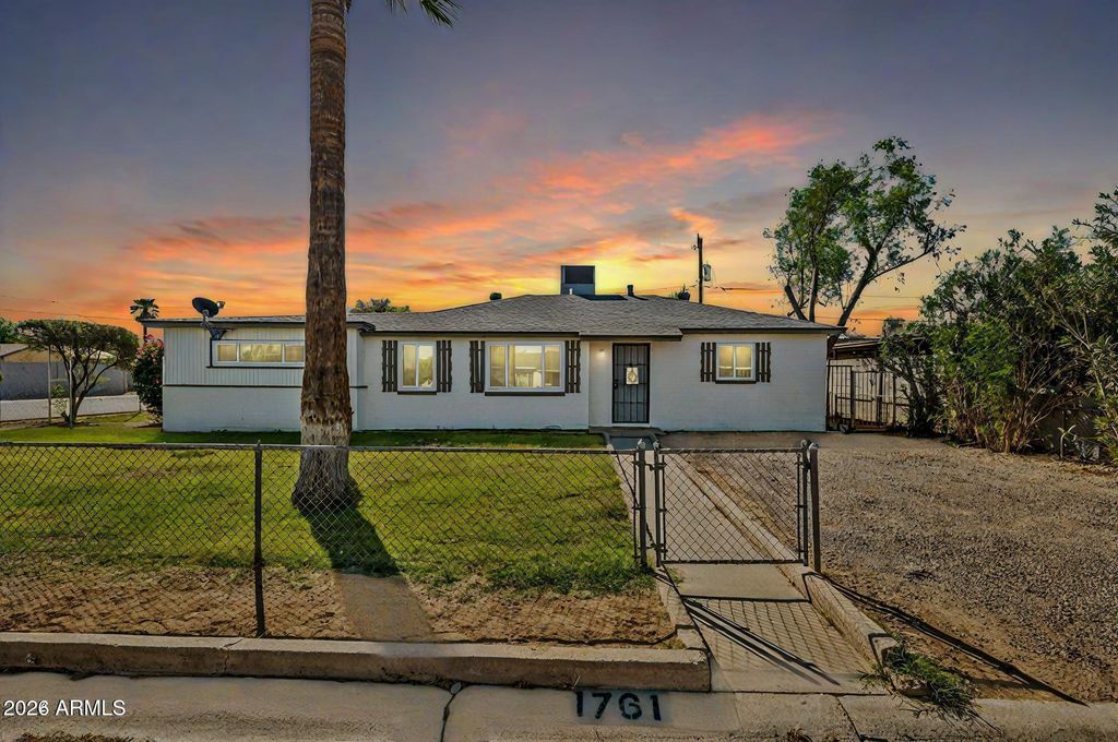 1761 E Sunland Avenue, Phoenix, AZ 85040