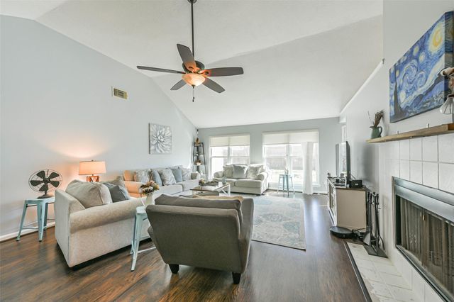 4030 Bentley Drive, Pearland, TX 77584