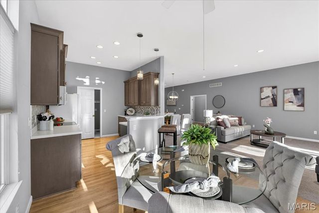 922 Ridgepointe Place Circle 102, Lake St Louis, MO 63367