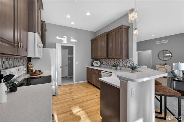 922 Ridgepointe Place Circle 102, Lake St Louis, MO 63367