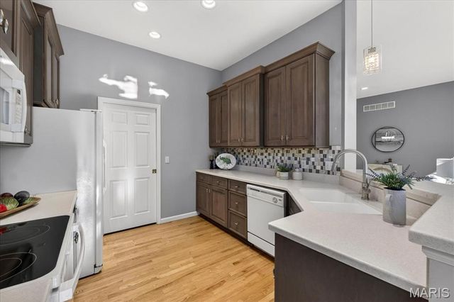 922 Ridgepointe Place Circle 102, Lake St Louis, MO 63367