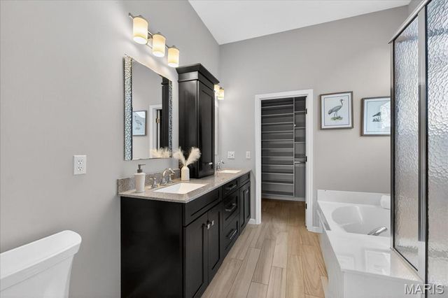 922 Ridgepointe Place Circle 102, Lake St Louis, MO 63367