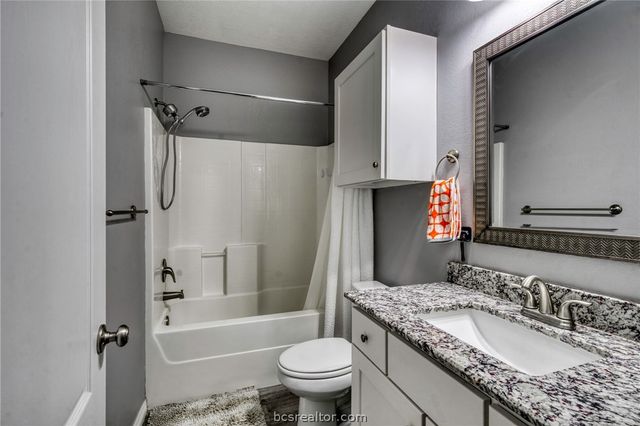 301 Southwest Parkway 303, College Station, TX 77840