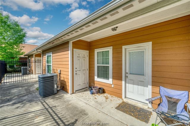 301 Southwest Parkway 303, College Station, TX 77840