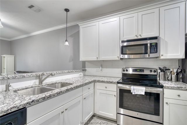 301 Southwest Parkway 303, College Station, TX 77840