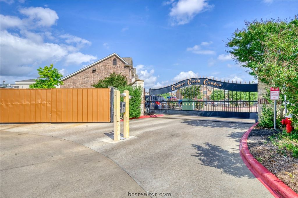 301 Southwest Parkway 303, College Station, TX 77840
