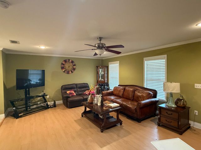 11 Silver Leaf Dr., Hattiesburg, MS 39401