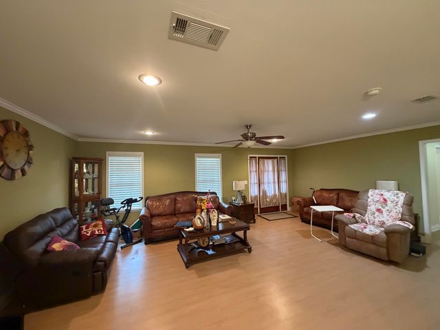 11 Silver Leaf Dr., Hattiesburg, MS 39401