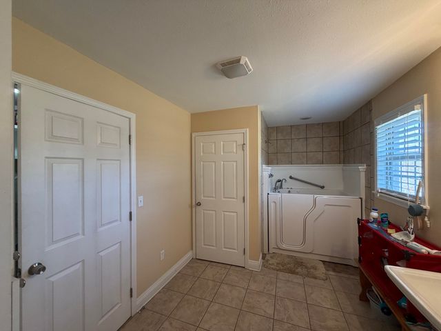 11 Silver Leaf Dr., Hattiesburg, MS 39401